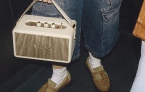 مارشال از بلندگو Kilburn III با صدای قدرتمند و بیش از ۵۰ ساعت عمر باتری رونمایی می کند